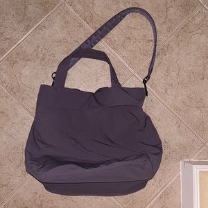 On my level 19L Lululemon bag graphite purple